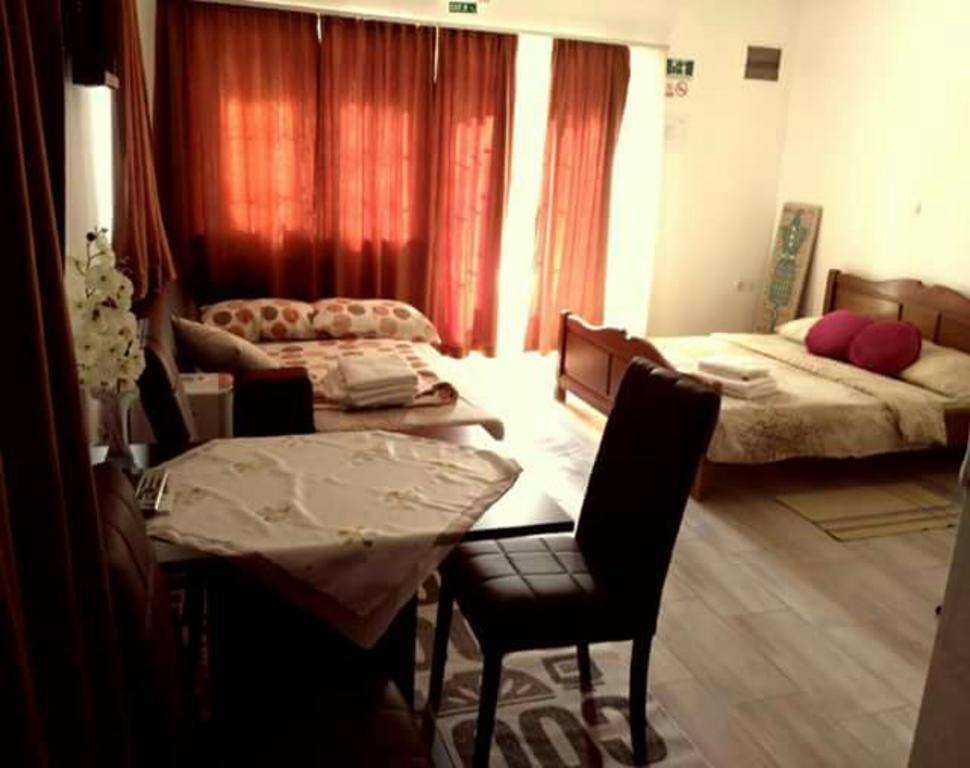 Guest House First Stop Rakovica Buitenkant foto