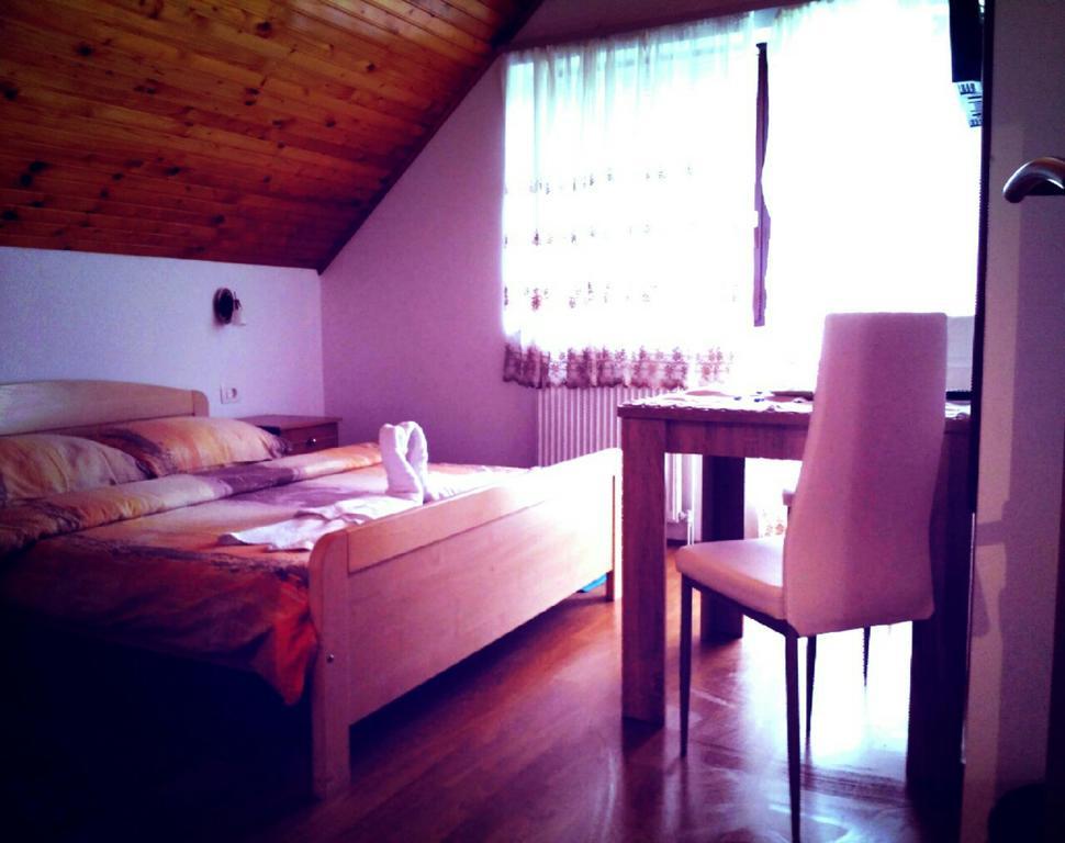Guest House First Stop Rakovica Buitenkant foto
