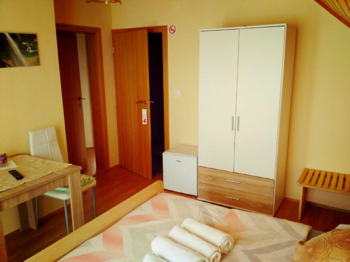 Guest House First Stop Rakovica Buitenkant foto