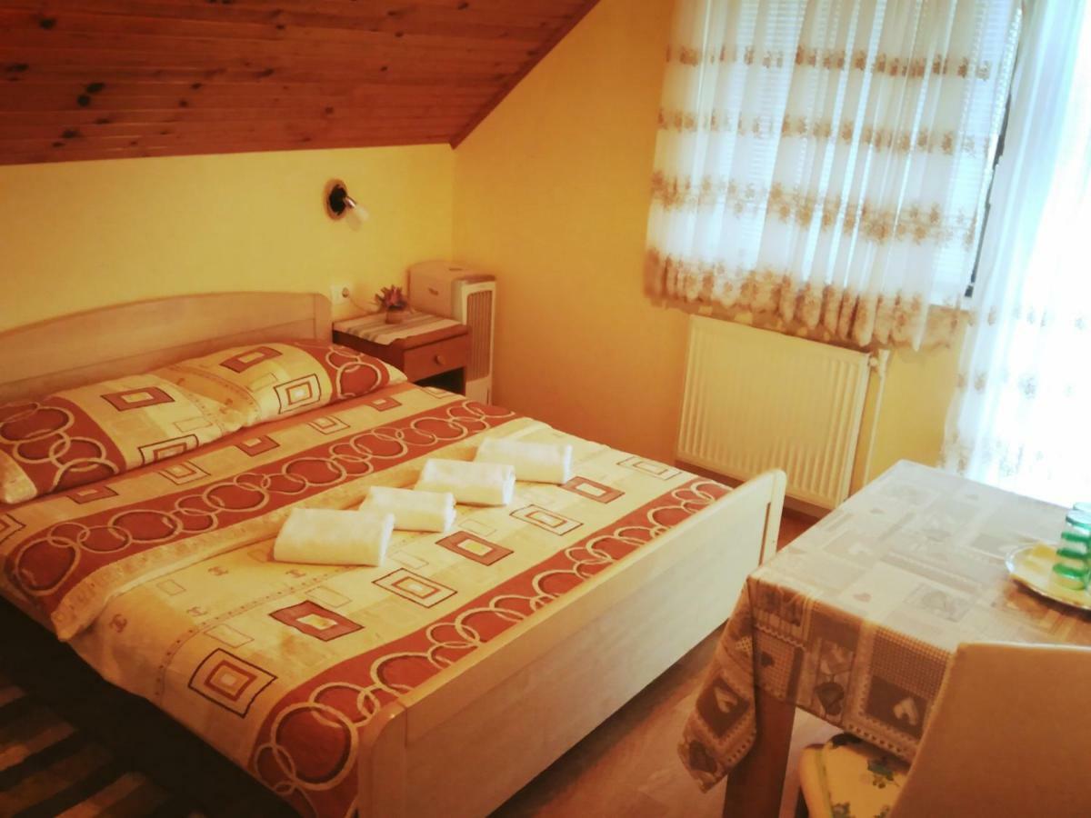 Guest House First Stop Rakovica Buitenkant foto