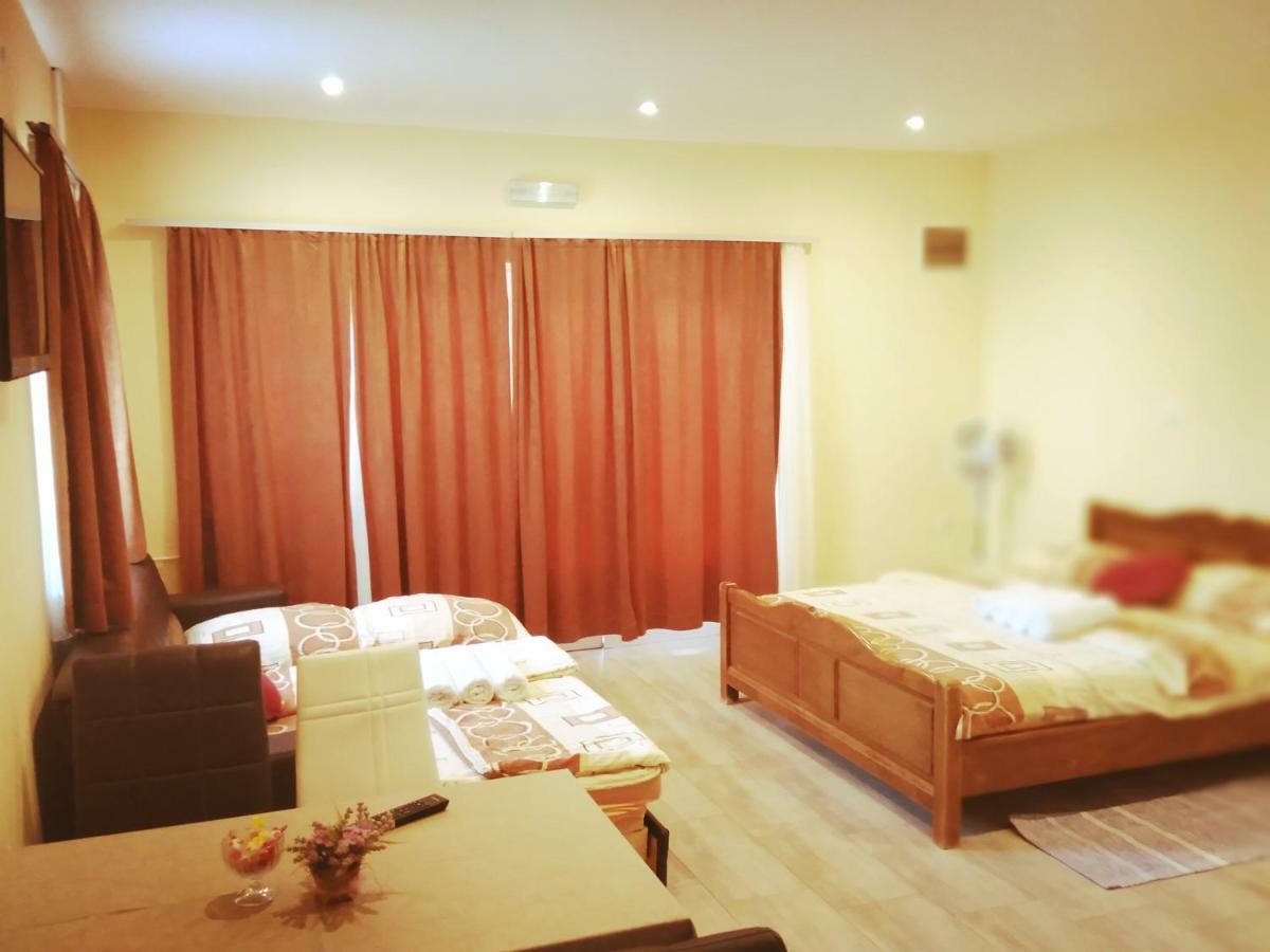 Guest House First Stop Rakovica Buitenkant foto