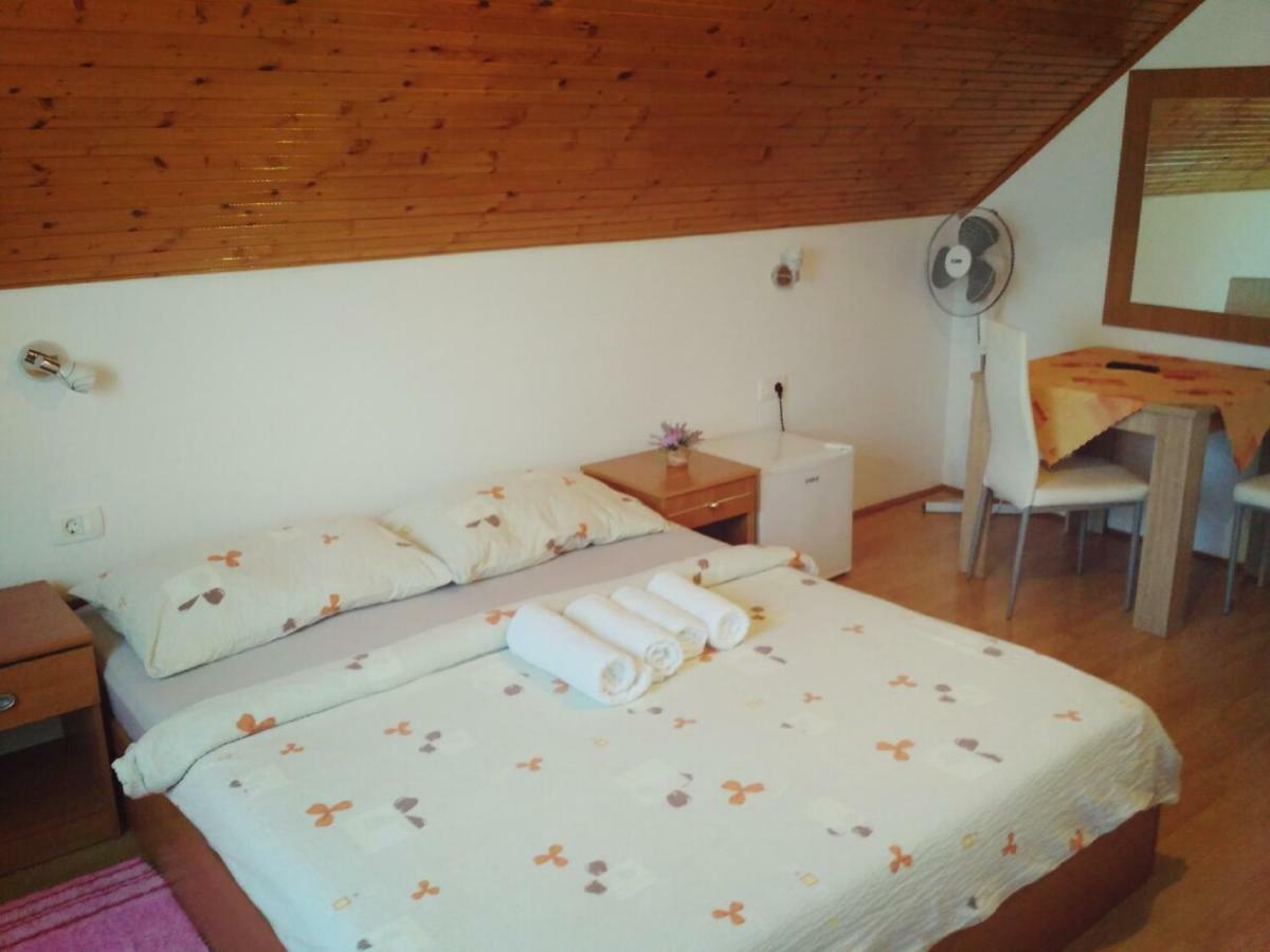 Guest House First Stop Rakovica Buitenkant foto