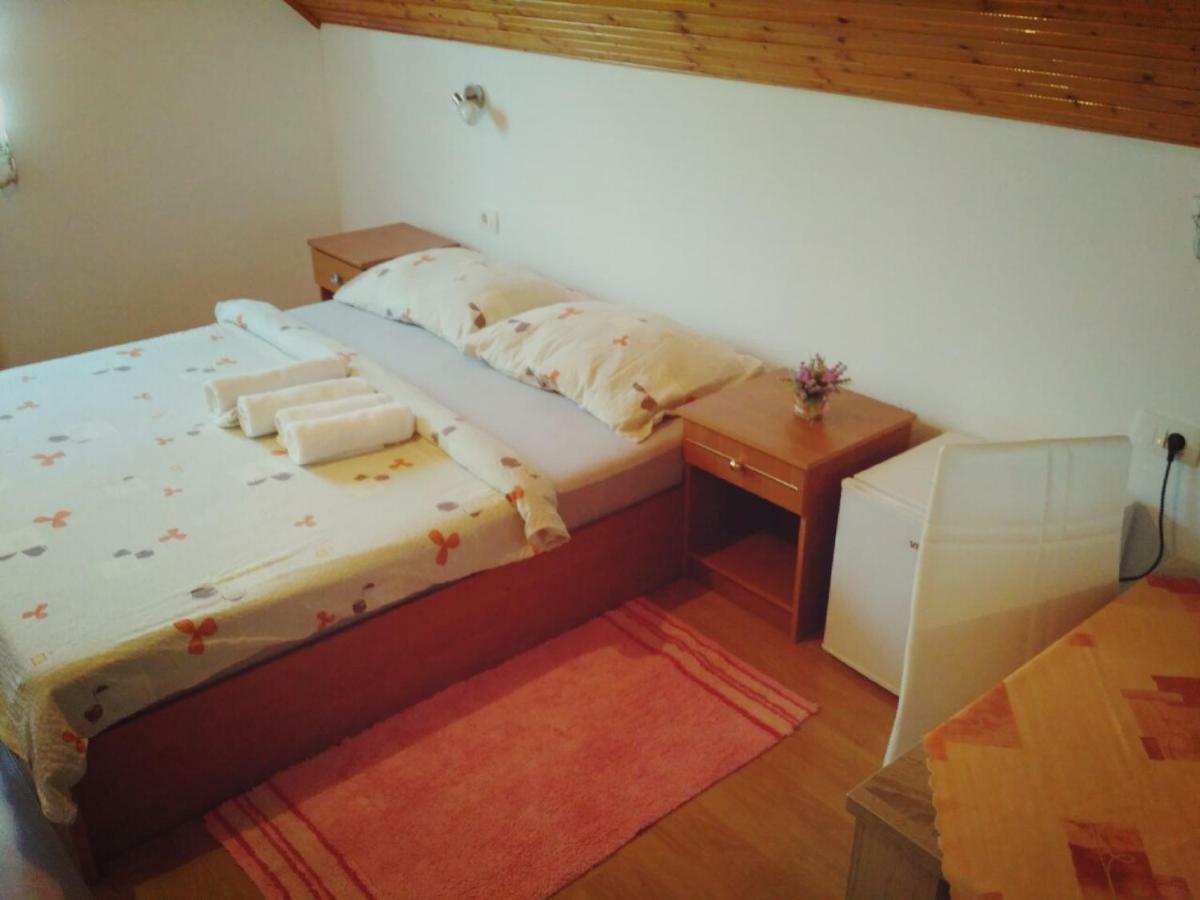 Guest House First Stop Rakovica Buitenkant foto