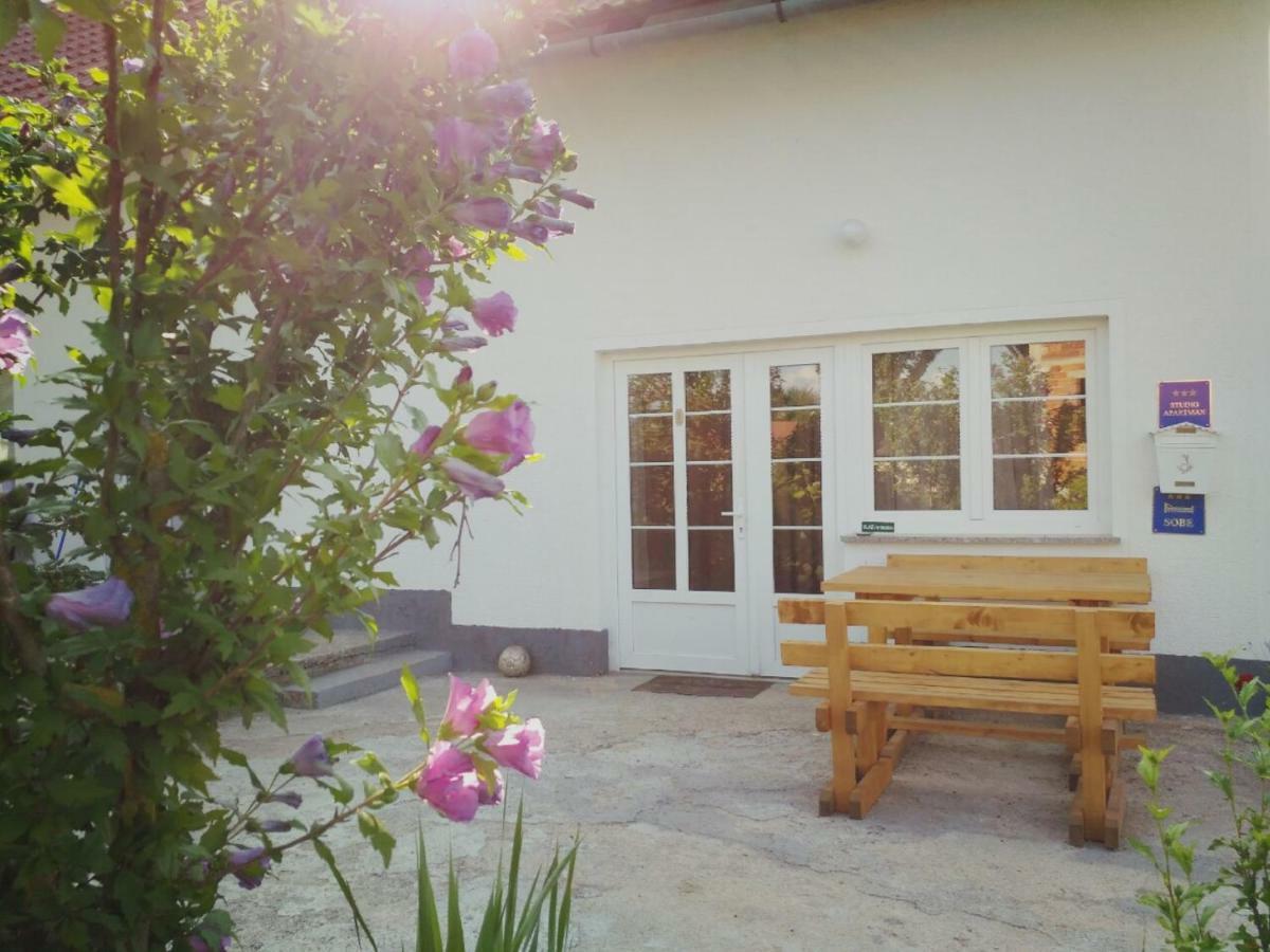 Guest House First Stop Rakovica Buitenkant foto