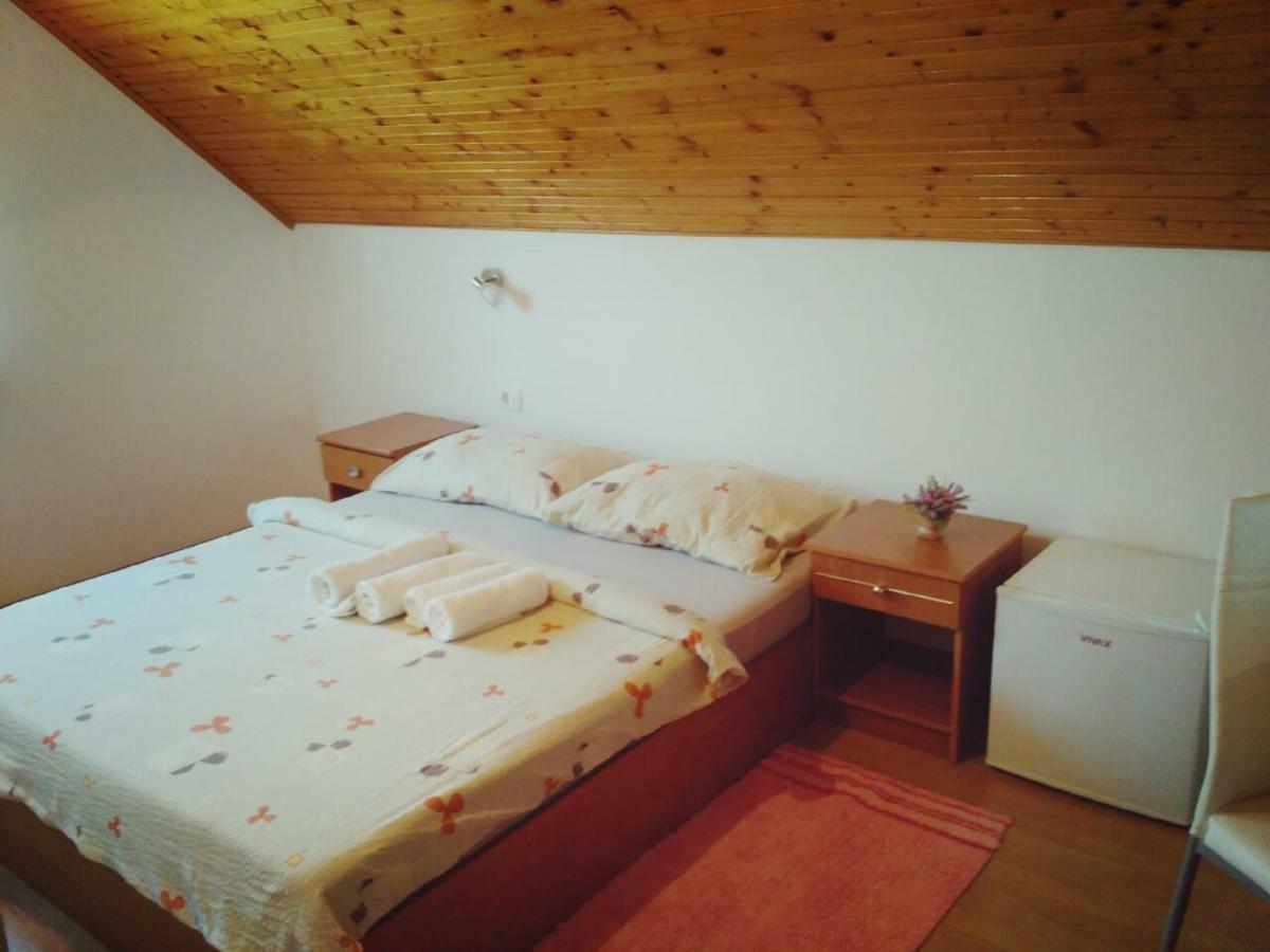 Guest House First Stop Rakovica Buitenkant foto