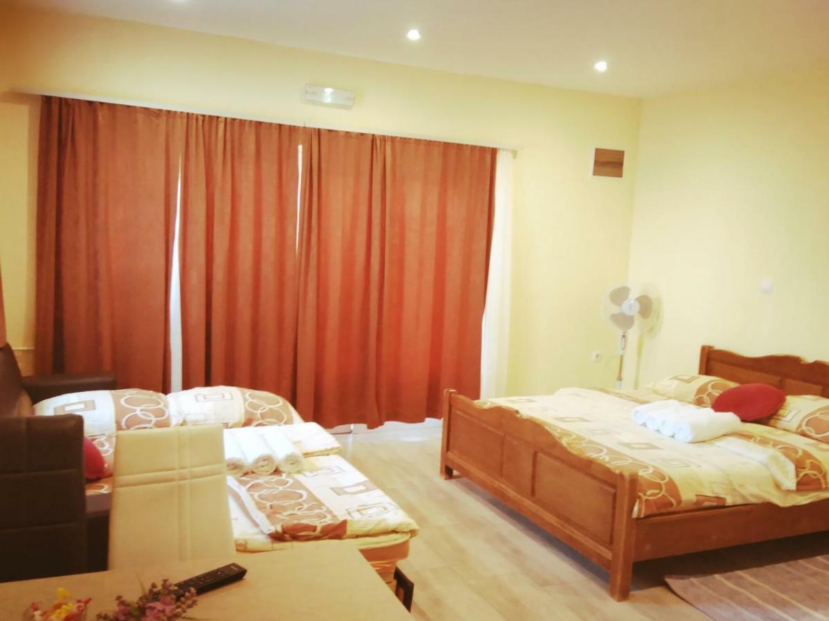 Guest House First Stop Rakovica Buitenkant foto