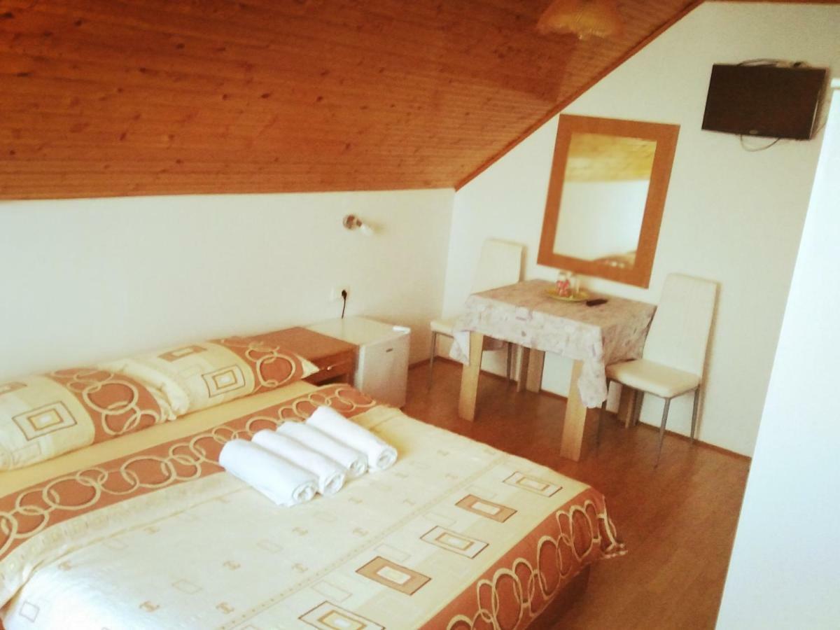Guest House First Stop Rakovica Buitenkant foto