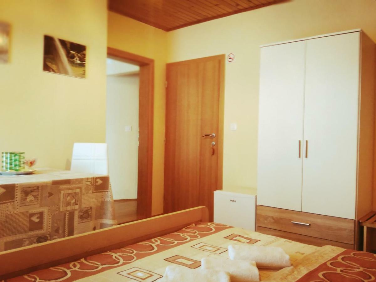 Guest House First Stop Rakovica Buitenkant foto